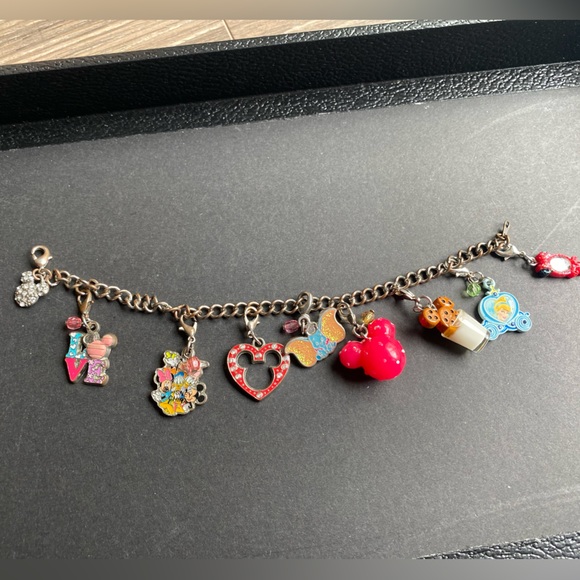 Disney charm bracelet with 7 charms plus the silver toned Mickey head - Picture 2 of 10